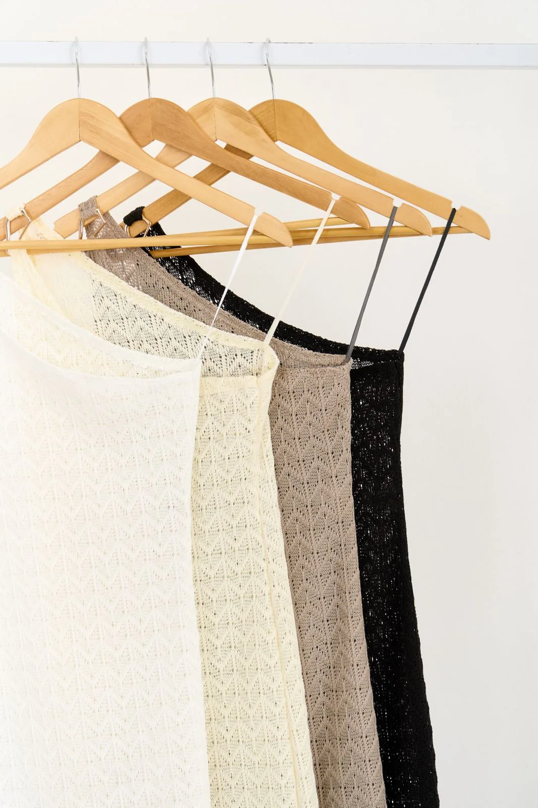 VESTIDO UN HOMBRO CROCHET CON HEBILLA - Imagen 2