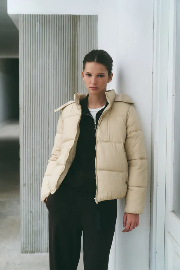 CAMPERA PUFFER POLAR CON CAPUCHA