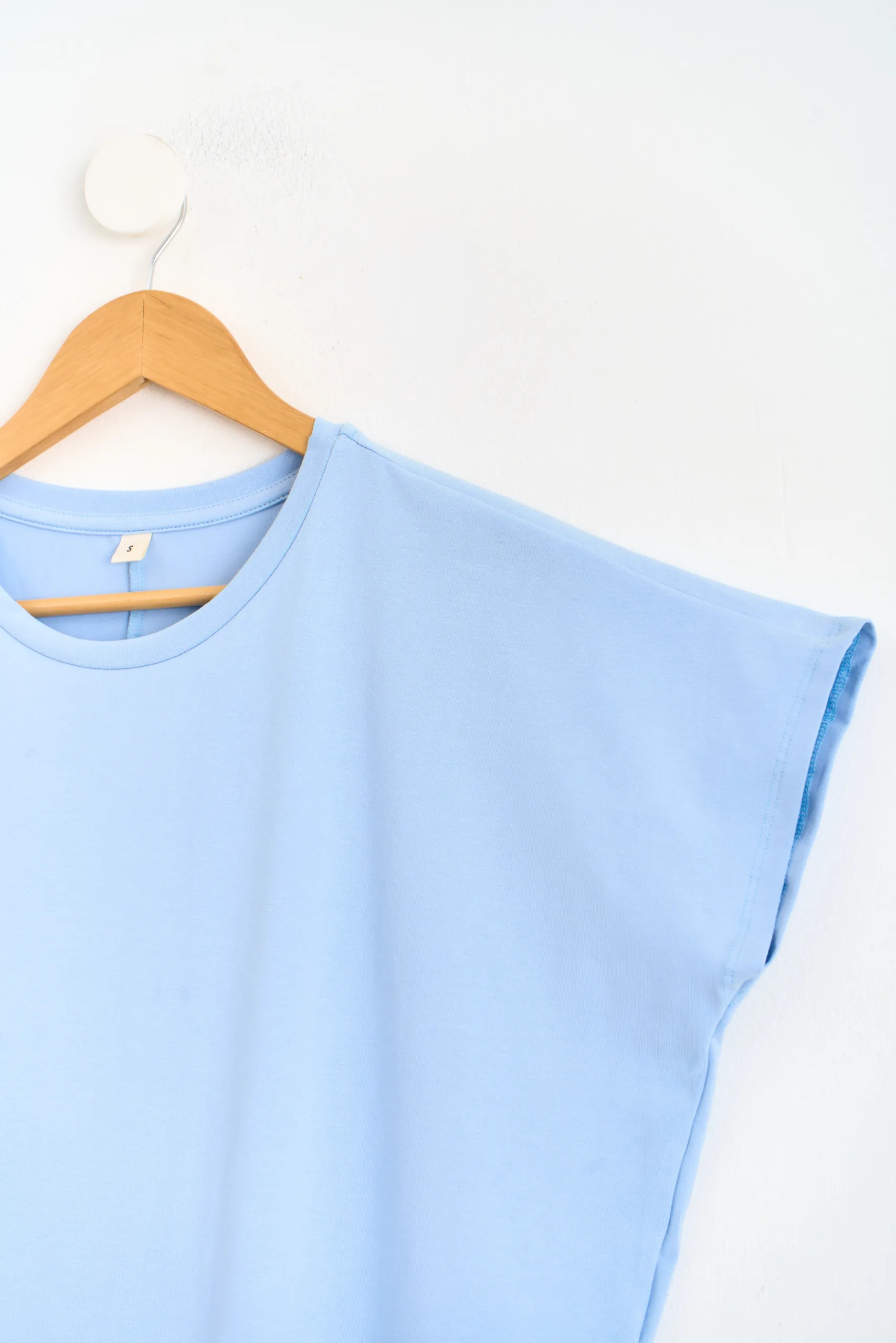 REMERA ALG FRESCO PREMIUM CON TAJO - Imagen 8