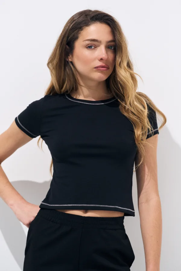 REMERA RIB BORDADO COMBI