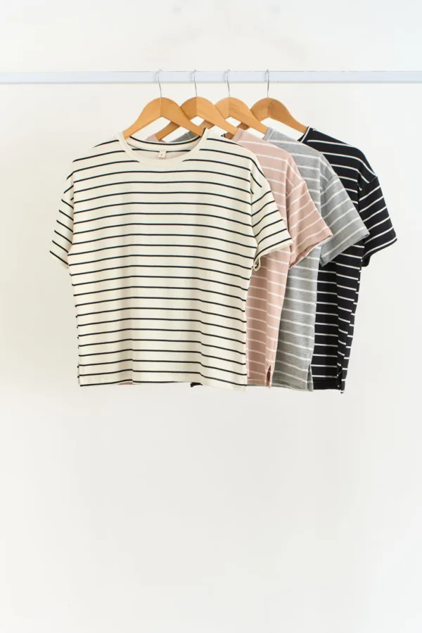 REMERA MODAL VISCOSA RAYADA CON TAJO