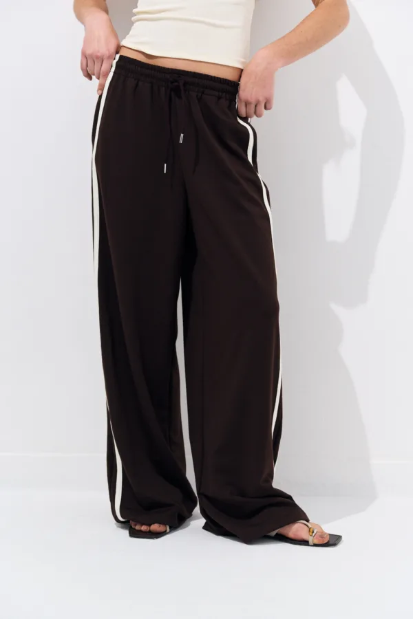 PANTALON RUSTICO CON LINEAS